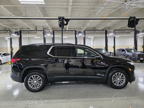 Used 2022 Chevrolet Traverse LT image 8
