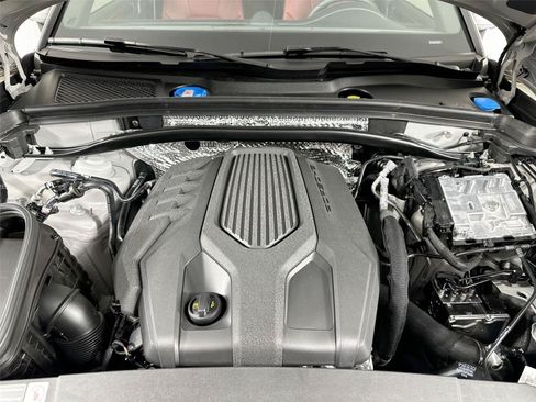 Used 2026 Porsche Macan Turbo AWD/4WD image 37