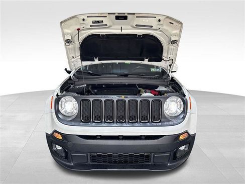 Used 2018 Jeep Renegade Altitude w/ UConnect 8.4 Nav Group AWD/4WD image 11