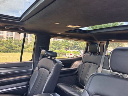 Used 2022 Jeep Grand Wagoneer Series II AWD/4WD image 23