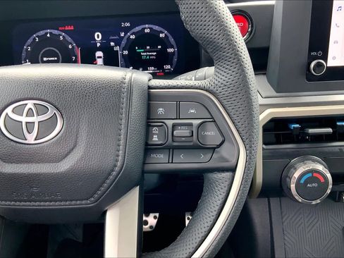 Used 2025 Toyota Tacoma TRD Sport image 24