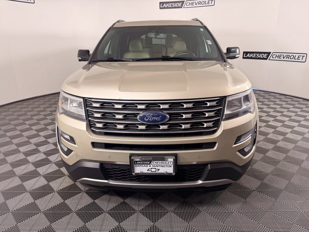 Used 2017 Ford Explorer XLT w/ Equipment Group 202A AWD/4WD image 9