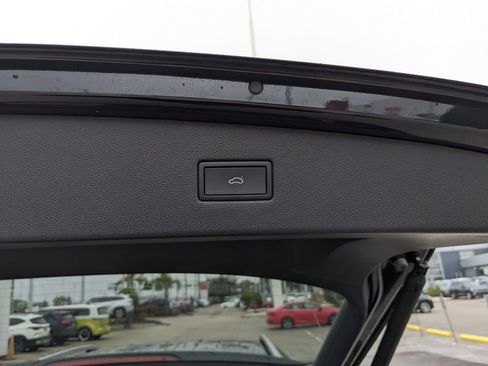 Certified 2024 Volkswagen Tiguan SE image 14