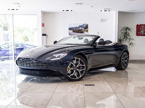 Used 2019 Aston Martin DB11 Volante RWD image 1