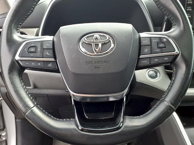 Used 2021 Toyota Highlander XLE AWD/4WD image 8