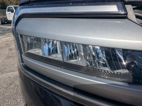 Used 2024 Ford Expedition XLT image 11