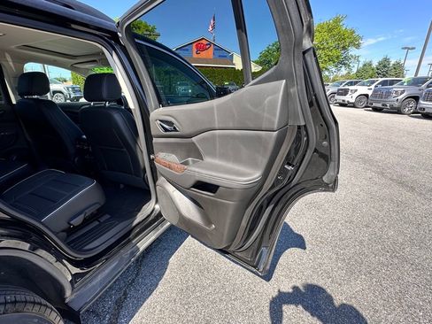 Used 2023 GMC Acadia Denali w/ Denali Ultimate Package AWD/4WD image 18