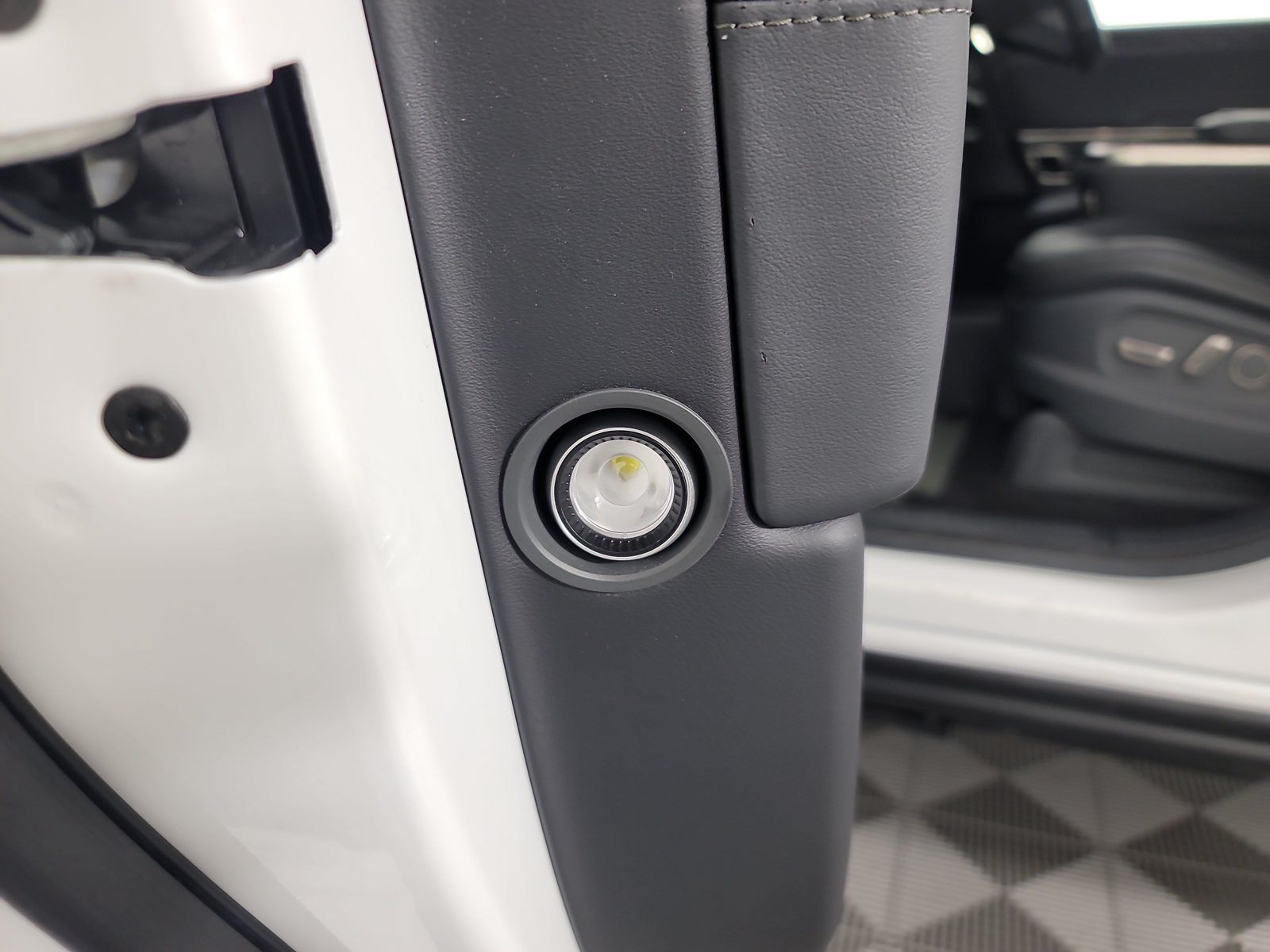 Used 2022 Rivian R1T Adventure AWD/4WD image 30