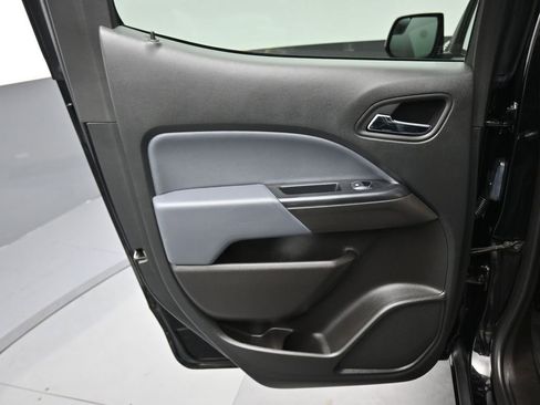 Used 2020 Chevrolet Colorado Z71 w/ Z71 Midnight Edition image 29