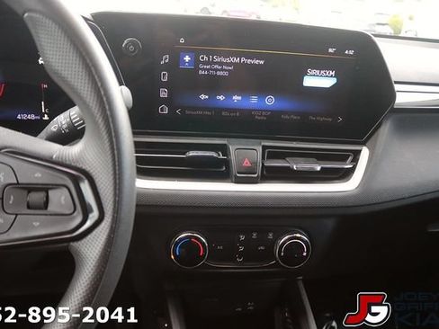Used 2024 Chevrolet TrailBlazer LS FWD image 19