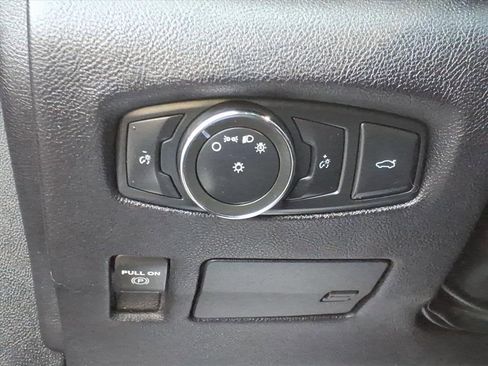 Used 2017 Lincoln Continental Select image 18