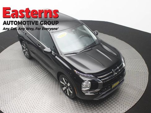 Used 2025 Mitsubishi Outlander SE AWD/4WD image 3