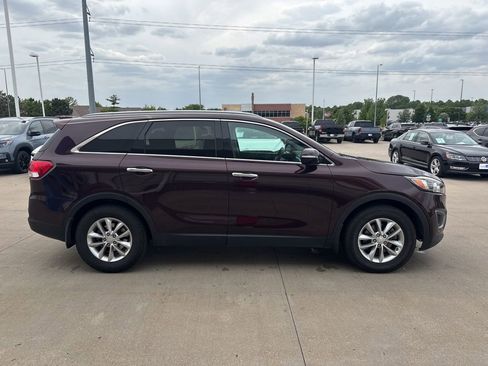 Used 2016 Kia Sorento LX w/ LX Convenience Package FWD image 4