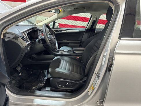 Used 2019 Ford Fusion SE FWD image 9