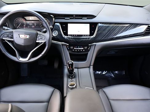 Used 2025 Cadillac XT6 Premium Luxury image 15