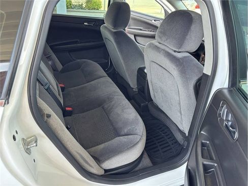 Used 2015 Chevrolet Impala LT w/ LT Sunroof Package FWD image 13