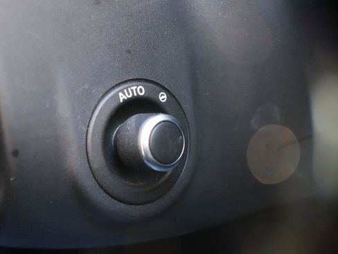 Used 2025 Land Rover Range Rover Velar Dynamic SE image 45