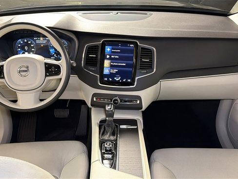 Used 2020 Volvo XC90 T6 Momentum w/ Protection Package Premier image 18