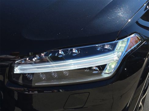 Used 2024 Volvo XC90 B6 Plus image 37