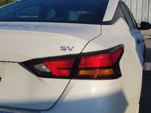 Used 2022 Nissan Altima 2.5 SV w/ SV Premium Package image 5