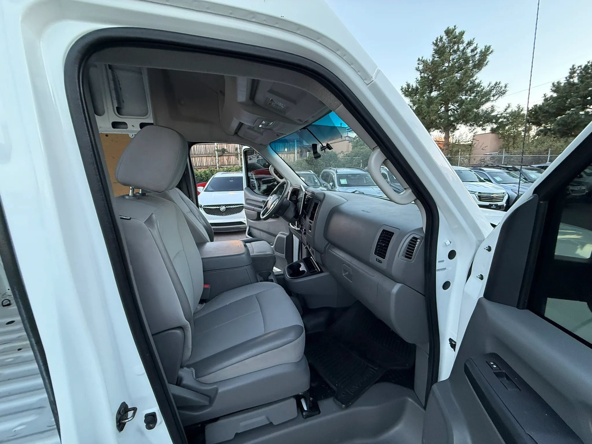 Used 2012 Nissan NV 2500 SV w/ Side Curtain Airbag Pkg RWD image 16