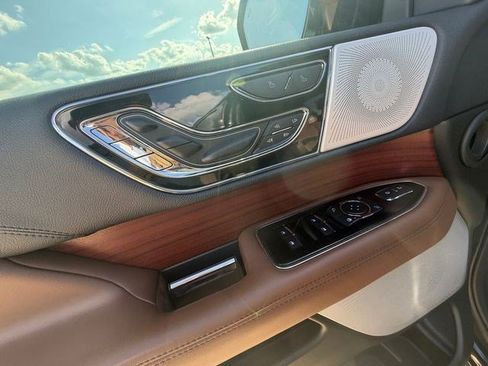 Used 2022 Lincoln Navigator L Reserve AWD/4WD image 11
