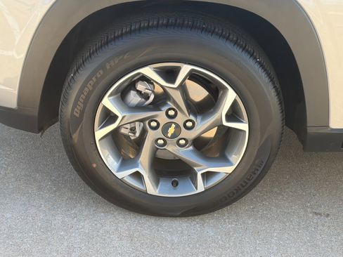 Certified 2025 Chevrolet Trax LT w/ LT Convenience Package image 4