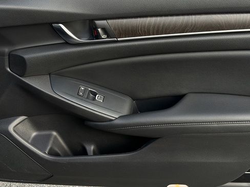 Used 2022 Honda Accord EX-L image 21