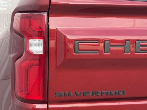 Used 2022 Chevrolet Silverado 1500 LT Trail Boss w/ LT Trail Boss Premium Package image 6