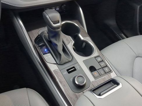 Certified 2025 Toyota Highlander Platinum image 14