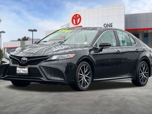 Used 2023 Toyota Camry SE image 9
