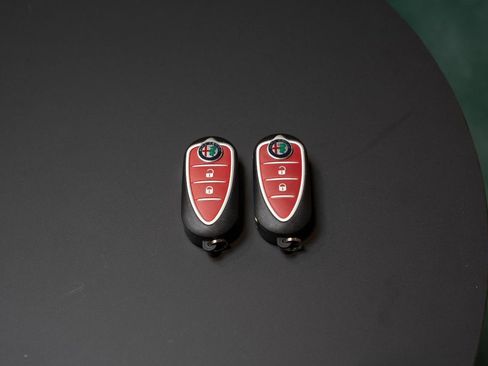 Used 2018 Alfa Romeo 4C Spider RWD image 79