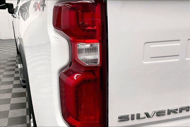 Used 2024 Chevrolet Silverado 2500 LTZ AWD/4WD image 35