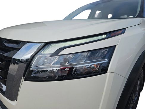 Used 2023 Nissan Pathfinder SL w/ SL Premium Package FWD image 10