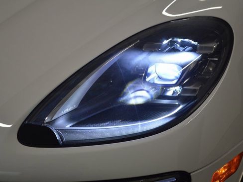 Certified 2017 Porsche Macan GTS image 11