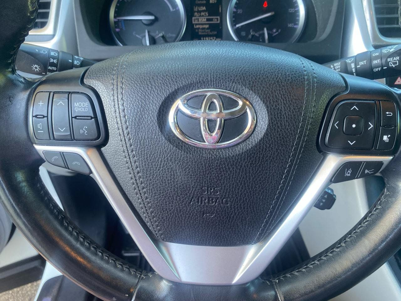 Used 2018 Toyota Highlander Limited AWD/4WD image 22