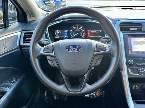 Used 2019 Ford Fusion SE FWD image 19