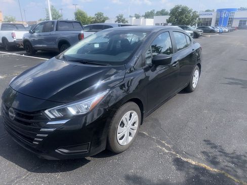 Used 2023 Nissan Versa S FWD image 4