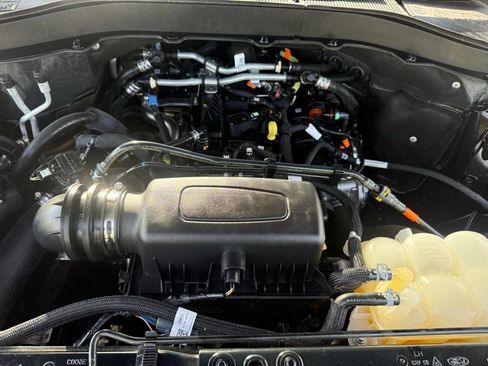 Used 2023 Ford Explorer XLT RWD image 33