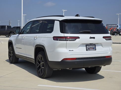 New 2025 Jeep Grand Cherokee L Altitude image 3
