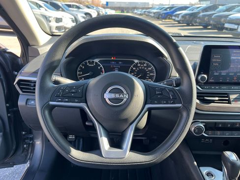 Used 2024 Nissan Altima 2.5 SV image 29