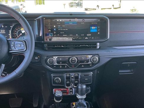 Used 2024 Jeep Wrangler Unlimited Rubicon AWD/4WD image 6
