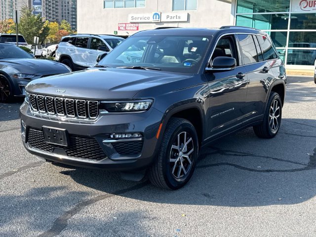 Used 2023 Jeep Grand Cherokee Limited AWD/4WD image 5