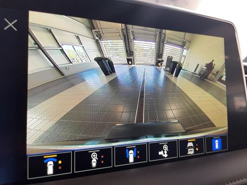 Used 2024 Chevrolet Suburban High Country image 12