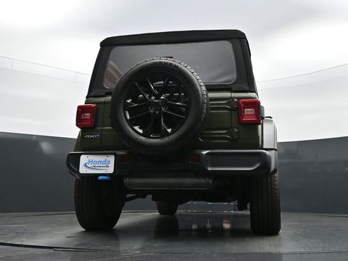 Used 2024 Jeep Wrangler Unlimited Sahara w/ Technology Group AWD/4WD image 35
