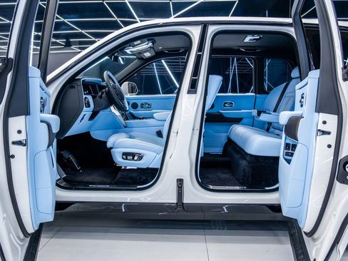 Used 2025 Rolls-Royce Cullinan image 18