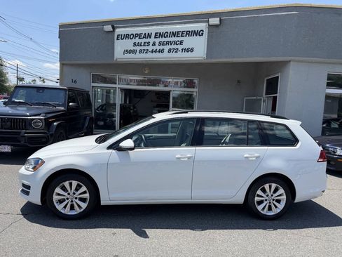 Used 2017 Volkswagen Golf S w/ Driver Assistance Package AWD/4WD image 4