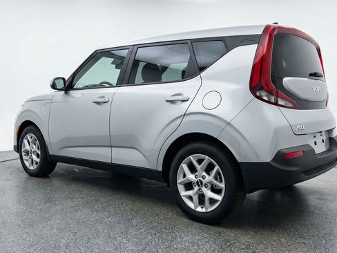 Used 2025 Kia Soul LX w/ LX Technology Package FWD image 6
