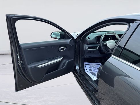 New 2025 Kia K4 GT-Line image 11