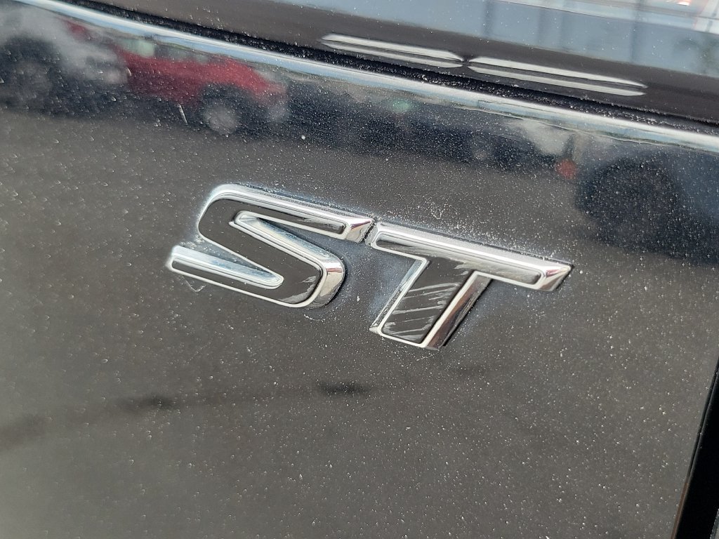 Used 2023 Buick Envision Essence w/ Sport Touring Package FWD image 28